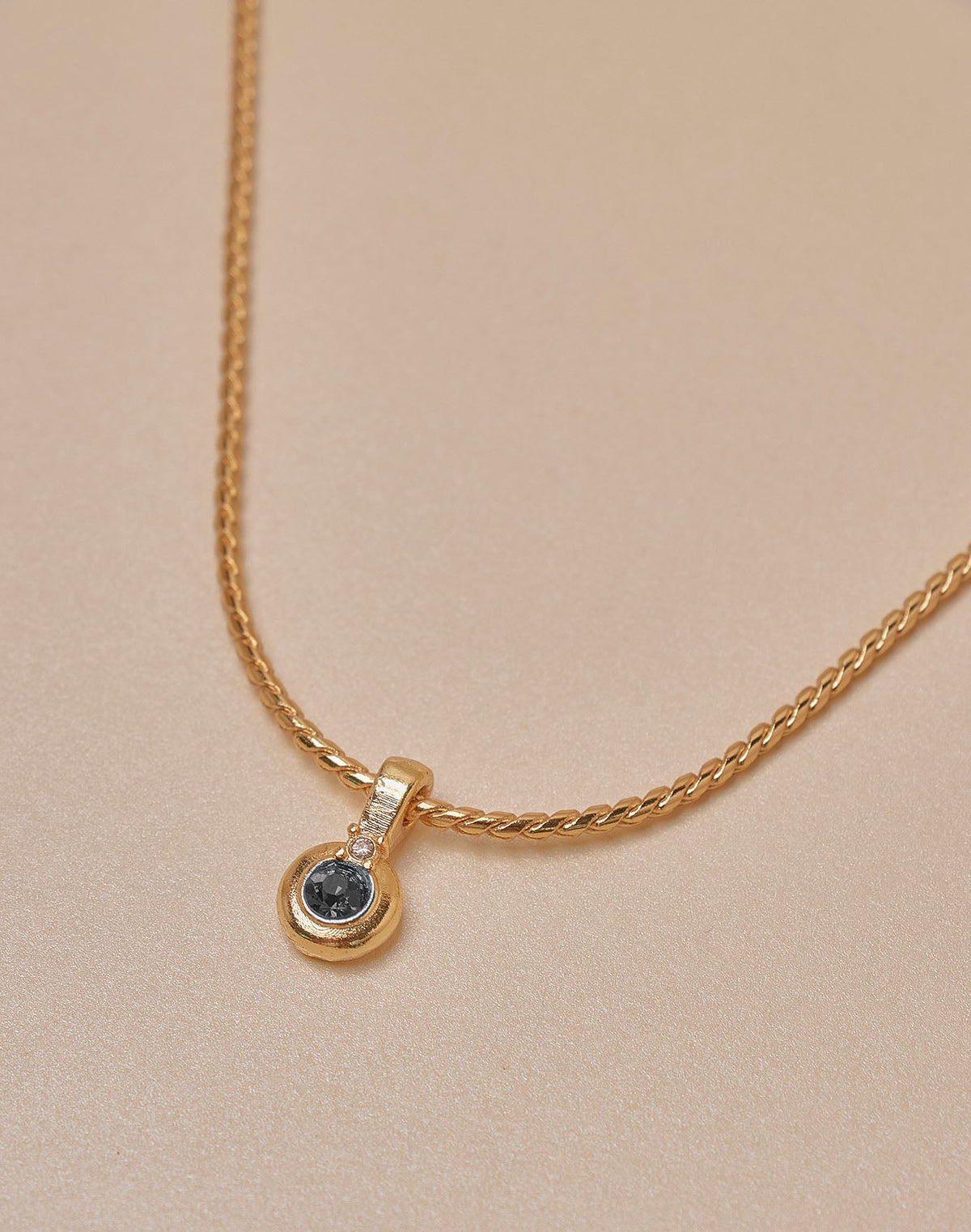 Collar Equilibrio