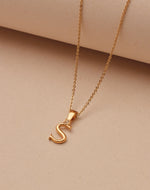 Collar de Letras Serif