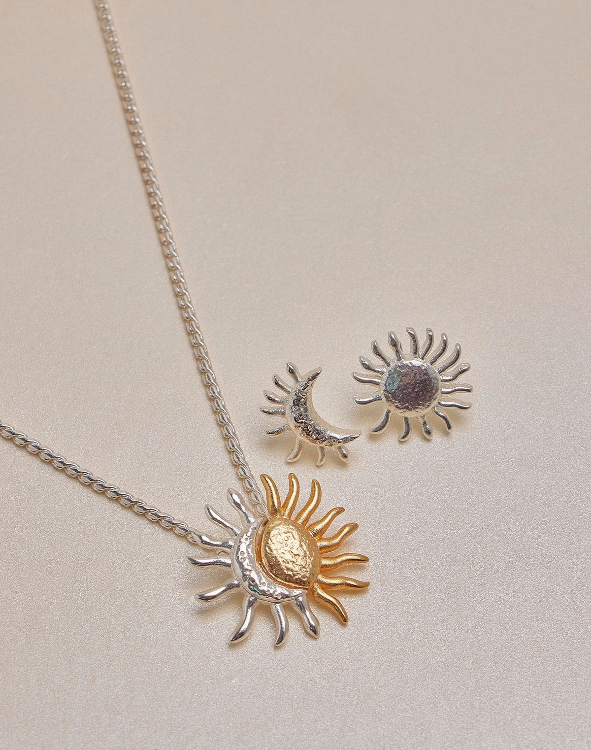 Set Collar + Aretes Sol y Luna